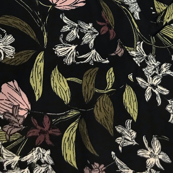 DR2 Women's 3/4 Sleeve Black Floral Drapey Blouse - Picture 2 of 11